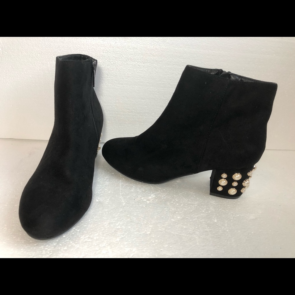 🛑SOLD🛑DbDk Fashion Suede Ankle Booties pearl